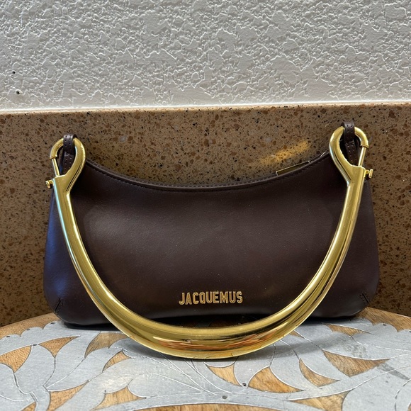 JACQUEMUS 
Le Bisou mousqueton LE RAPHIA
Carabiner strap shoulder bag. - Picture 2 of 7